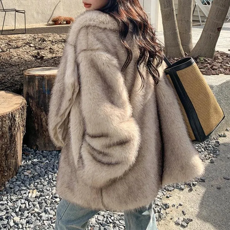 Elegant Gradient Animal Print Faux Fur Coat: Chic Winter Outerwear