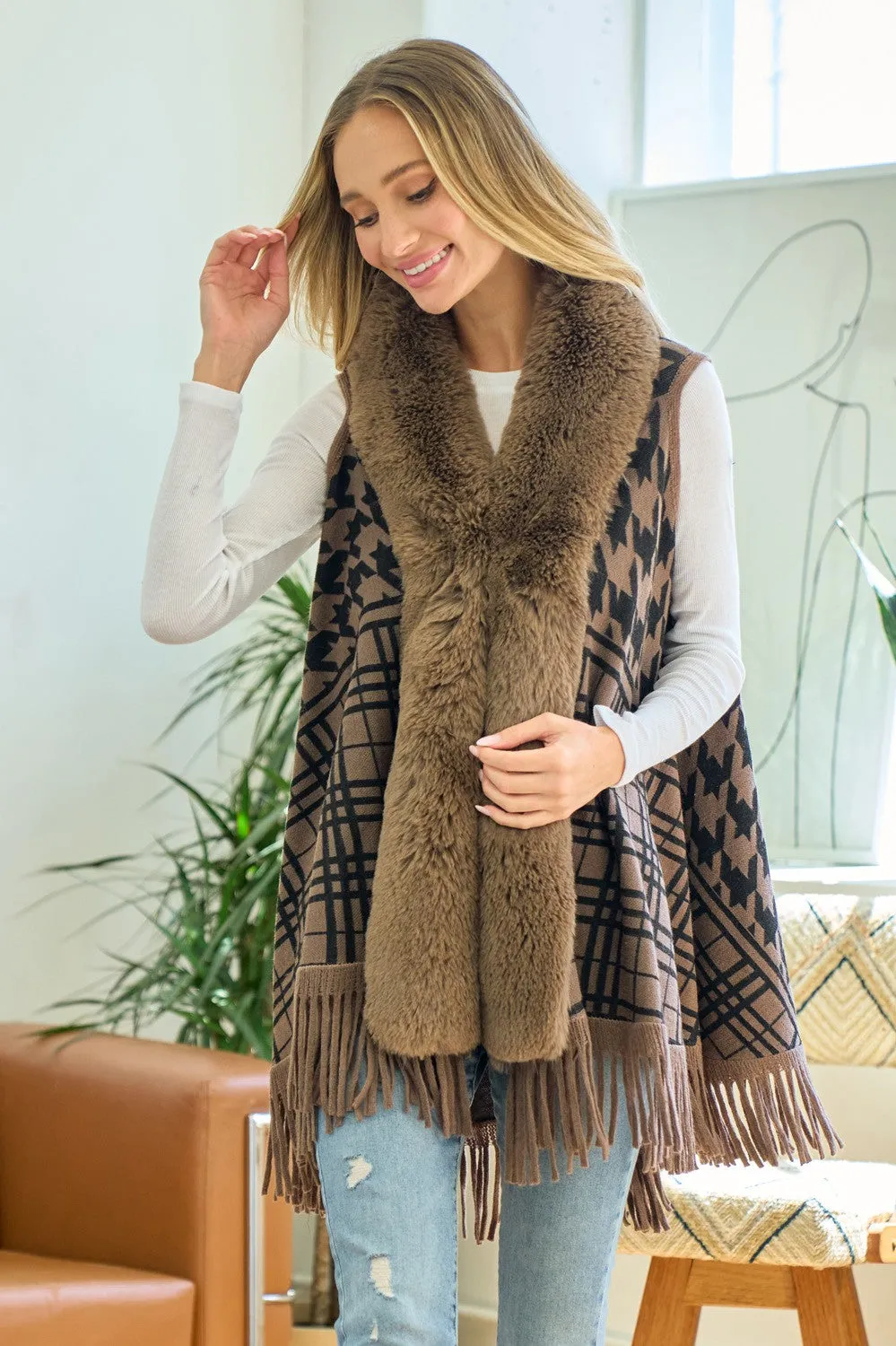 Hound Tooth Check Sweater Poncho Cape Vest with Faux Fur Trim