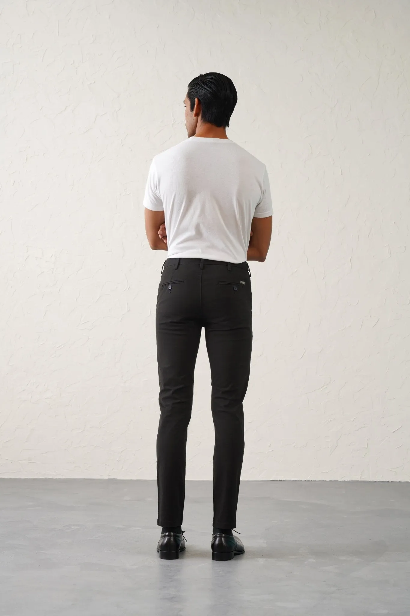 The Slim Fit Daylong Chino - Black Beast