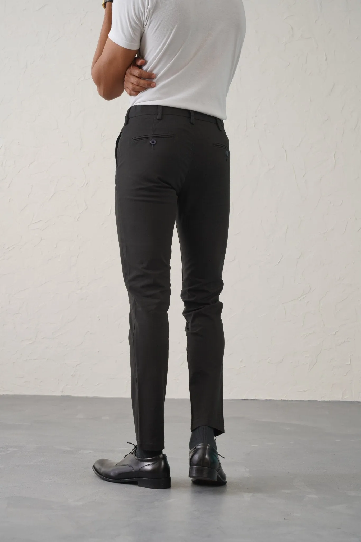 The Slim Fit Daylong Chino - Black Beast